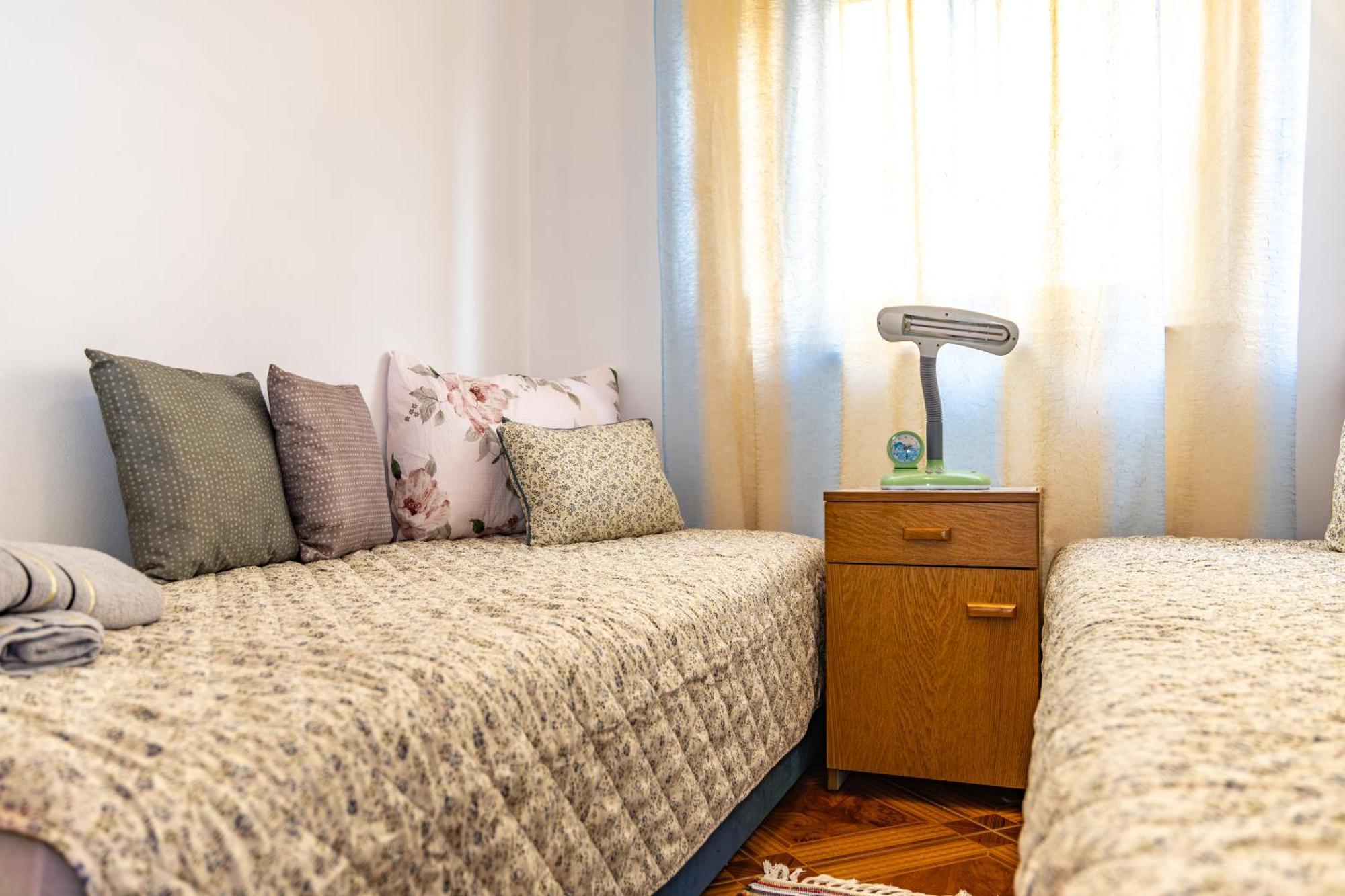 Apartment 5 *